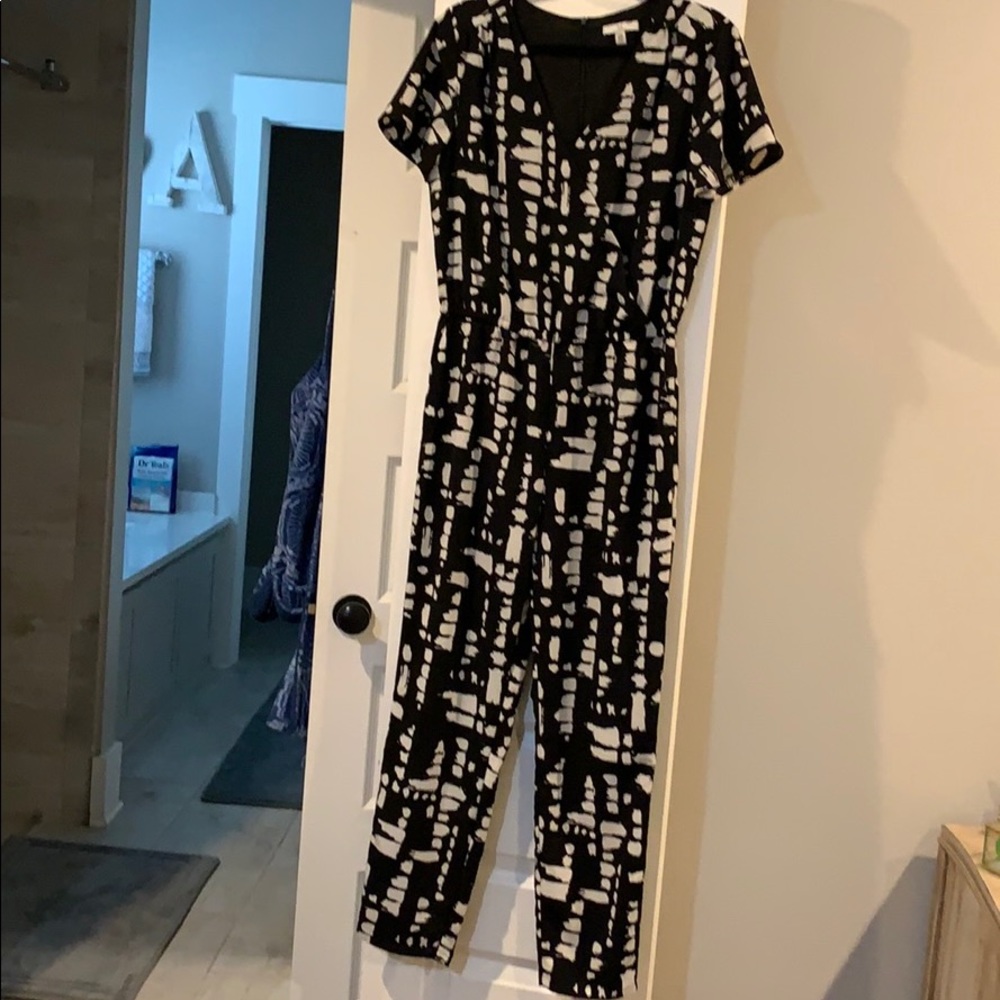 NWOT Halston jumpsuit zip up back, size medium.